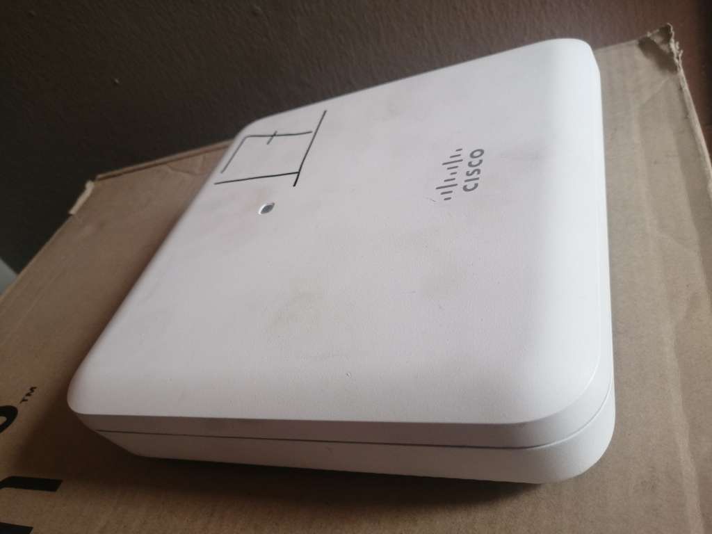 Lot of 3 Wireless & Radio access points (untested) [Brands: Aruba, Cisco, Cambium]