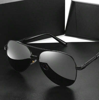 Classic Polarized Sunglasses For Both Men And Women, Driving With Sunglasses That Are UV Resistant