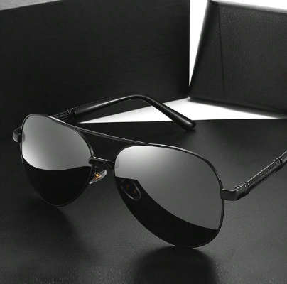 Classic Polarized Sunglasses For Both Men And Women, Driving With Sunglasses That Are UV Resistant