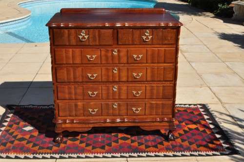 Imbuia Ball & Claw Chest Of Drawers  (2 over 4) ----  Collections Only!!!!