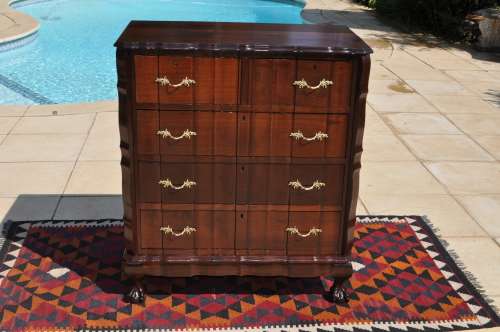 Imbuia Ball & Claw Chest Of Drawers  ----  Collections Only!!!!