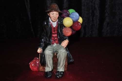 Royal Doulton "The Balloon Man" HN 1954    -----   Collections or Courier Please!!