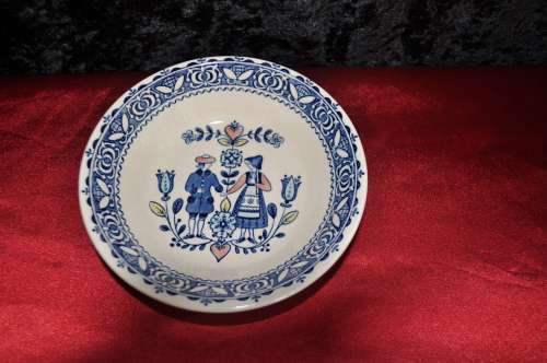 Johnson Bros "Hearts & Flowers"  8 x Desert Bowls.