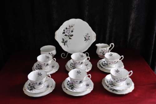 Royal Albert "Queens Messenger" 21 Piece Tea Set  --  Collections or Courier Please!!