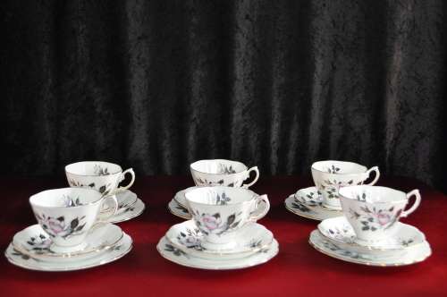 Royal Albert "Queens Messenger" 21 Piece Tea Set  --  Collections or Courier Please!!
