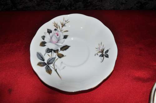 Royal Albert "Queens Messenger" 21 Piece Tea Set  --  Collections or Courier Please!!