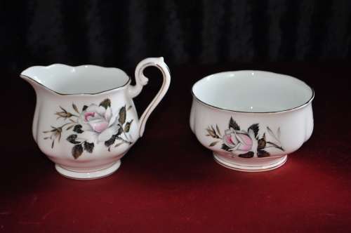 Royal Albert "Queens Messenger" 21 Piece Tea Set  --  Collections or Courier Please!!