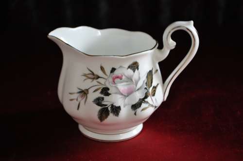 Royal Albert "Queens Messenger" 21 Piece Tea Set  --  Collections or Courier Please!!