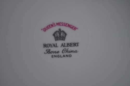 Royal Albert "Queens Messenger" 21 Piece Tea Set  --  Collections or Courier Please!!