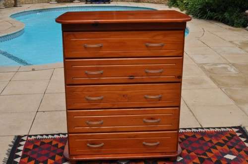 PINE 5 DRAWER  - CHEST OF DRAWERS    -----  COLLECTIONS ONLY!!!!!