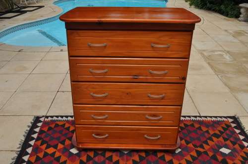 PINE 5 DRAWER  - CHEST OF DRAWERS    -----  COLLECTIONS ONLY!!!!!