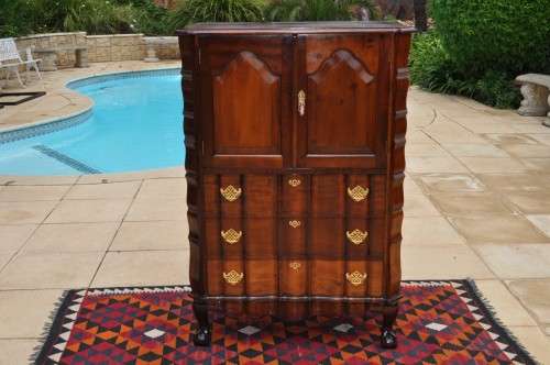 Imbuia Ball & Claw 3 Drawer - 2 Door Chest Of Drawers   ---   Collections Only!!!