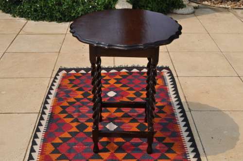 Pie Crust Barley Twist Legs Lamp Table  --  Collections Only!!!