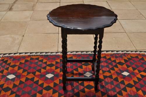 Pie Crust Barley Twist Legs Lamp Table  --  Collections Only!!!