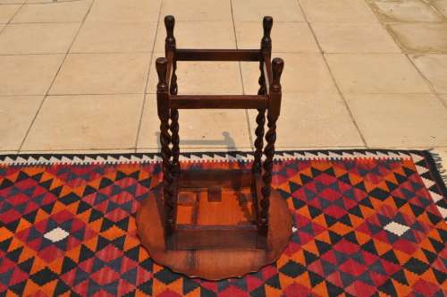 Pie Crust Barley Twist Legs Lamp Table  --  Collections Only!!!