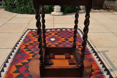 Pie Crust Barley Twist Legs Lamp Table  --  Collections Only!!!