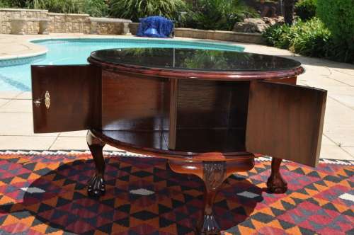 Imbuia Ball & Claw Drum Coffee Table With Built In Wine Rack & Glass Top  --  Collections Only!!