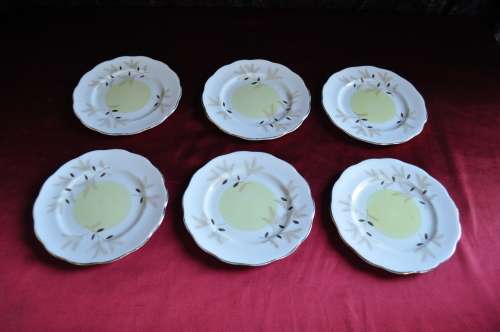 Royal Albert "Montrose" 1 x Large Cake Plate, 6 x Standard Size Cake Plates