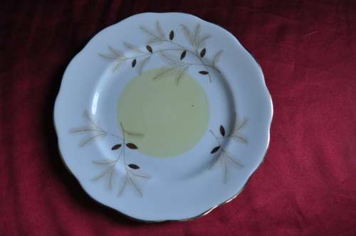 Royal Albert "Montrose" 1 x Large Cake Plate, 6 x Standard Size Cake Plates