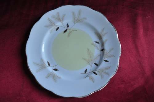 Royal Albert "Montrose" 1 x Large Cake Plate, 6 x Standard Size Cake Plates