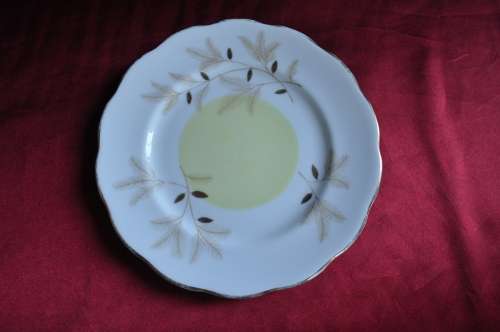 Royal Albert "Montrose" 1 x Large Cake Plate, 6 x Standard Size Cake Plates