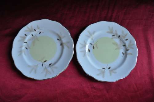 Royal Albert "Montrose" 1 x Large Cake Plate, 6 x Standard Size Cake Plates