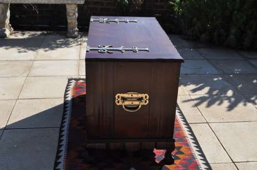 Imbuia Ball & Claw Kist --  Collections Only!!!