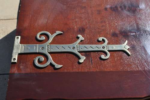 Imbuia Ball & Claw Kist --  Collections Only!!!