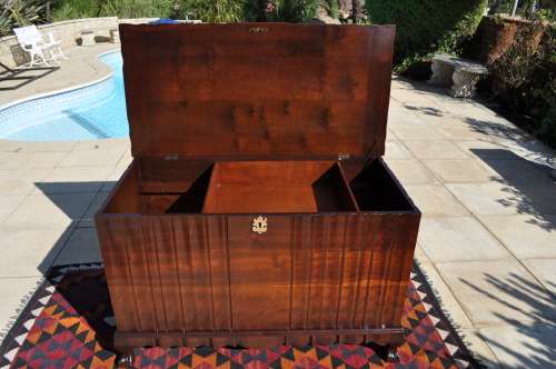 Imbuia Ball & Claw Kist --  Collections Only!!!