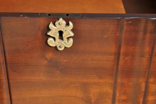 Imbuia Ball & Claw Kist --  Collections Only!!!