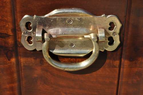 Imbuia Ball & Claw Kist --  Collections Only!!!