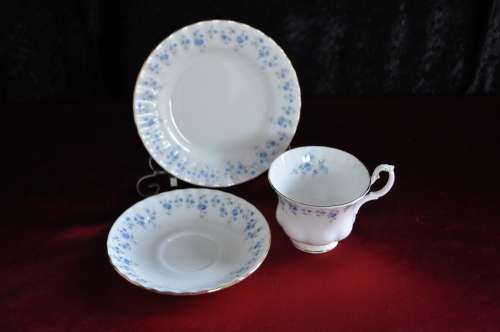 Royal Albert "Memory Lane" 40 Piece Tea Set.  ---   Collections or Courier Please!!