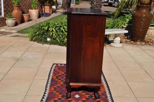 Imbuia Ball & Claw 5 Drawer Chest Of Drawers  ----    Collections Only!!