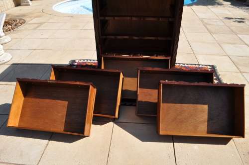 Imbuia Ball & Claw 5 Drawer Chest Of Drawers  ----    Collections Only!!