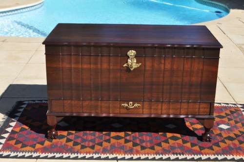 Imbuia Ball & Claw Kist --  Collections Only!!!