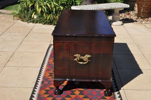 Imbuia Ball & Claw Kist --  Collections Only!!!