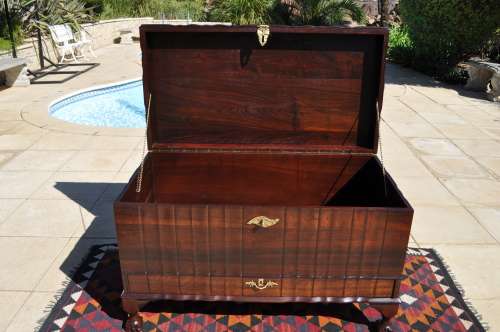 Imbuia Ball & Claw Kist --  Collections Only!!!