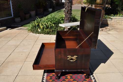 Imbuia Ball & Claw Kist --  Collections Only!!!