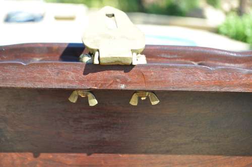 Imbuia Ball & Claw Kist --  Collections Only!!!