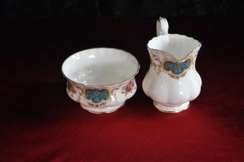 Royal Albert "Berkeley" 21 Piece Tea Set & 6 x Spoons.  ---  Collections or Courier Please!