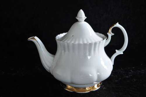 Royal Albert "Val D'or" Large Tea Pot