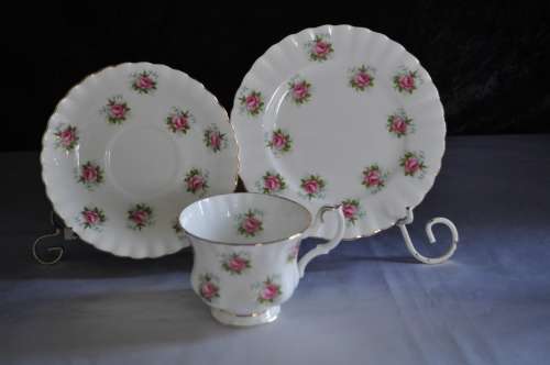 Royal Albert "Forget Me Not Rose" Trio