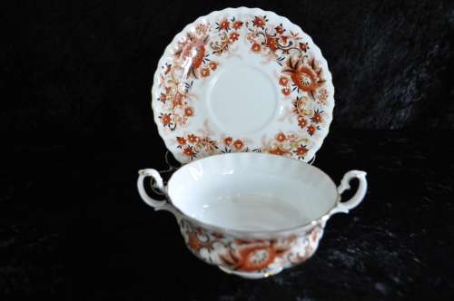 Royal Albert  4 x Soup Coups & 4 x Saucers "Keepsake"