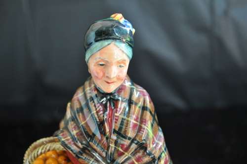 Royal Doulton Figurine "The Orange Lady" HN 1759