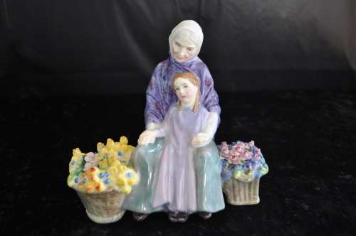 Royal Doulton Figurine Granny`s Heritage HN 2031