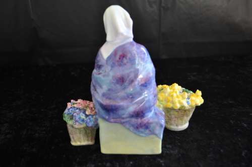 Royal Doulton Figurine Granny`s Heritage HN 2031