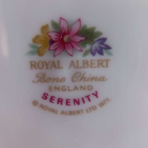 Royal Albert "Serenity" Cake Plate (16 cm in diam)