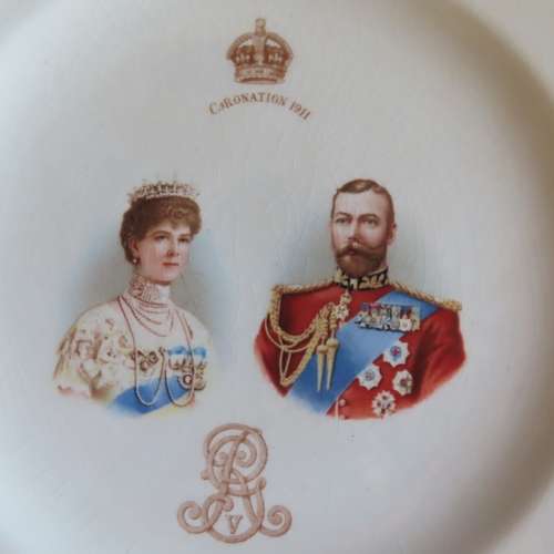 Royal Doulton Collector's Plate Coronation 1911 King & Queen (109 Years)