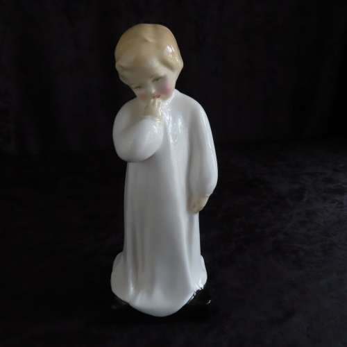 Royal Doulton Figurine "Darling" HN 1319