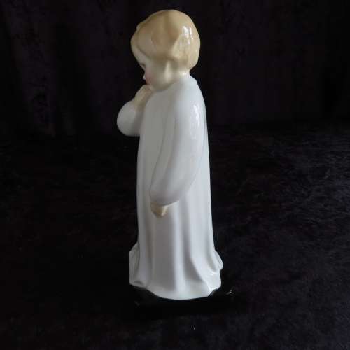 Royal Doulton Figurine "Darling" HN 1319